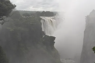 Фотография водопада Виктория - идеальный фон для экрана