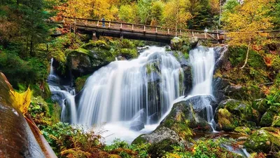 Рисунок водопада Анхель - прекрасное сочетание цветов и движения