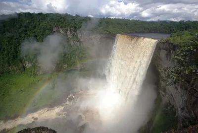 Необычайная красота водопада, запечатленная в фото