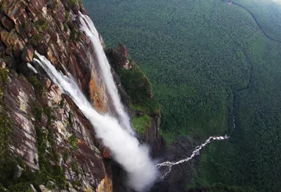 Великолепные обои с самым высочайшим водопадом - бесплатное скачивание в хорошем качестве