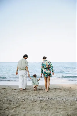 Семейное на море: красочные фотографии для вашего экрана