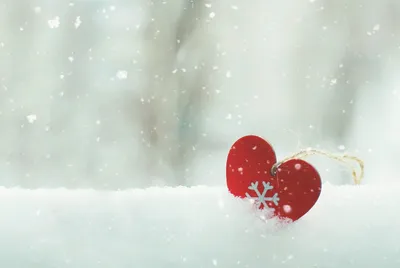 Снегопад в форме любви: Обои с сердцем из снега