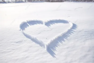 Снежное чудо 2024: уникальные фотографии сердца в 4K.