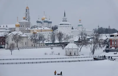 Увлекательное зимнее путешествие по Сергиеву Посаду: скачайте вашу фотографию в JPG, PNG или WebP!