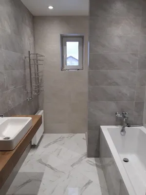 Серый кафель в ванной: изображение в формате PNG для скачивания