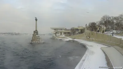 Севастополь в зимнем плену: выберите формат для скачивания фотографий