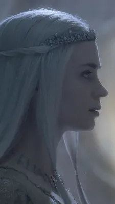 Пленительная Шарлиз Терон в роли злой королевы из Белоснежки.