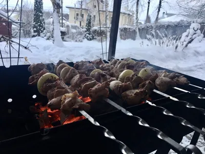 Зимняя гастрономия: Шашлык на снегу в HD качестве