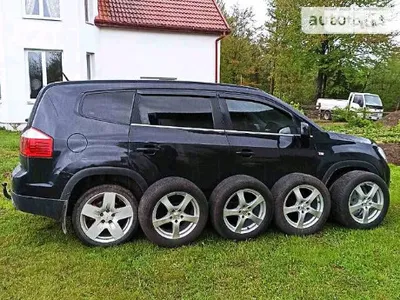 Фото Chevrolet Orlando на парковке