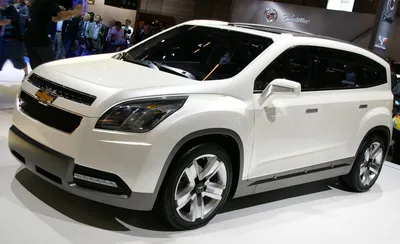 Фото Chevrolet Orlando в движении