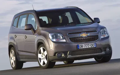 Фото Chevrolet Orlando на заднем плане