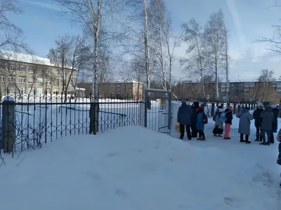 Гифка с горящей школой - захватывающая анимация