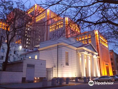 Неповторимое изображение Синагоги Днепропетровска: Золотая роза как символ красоты