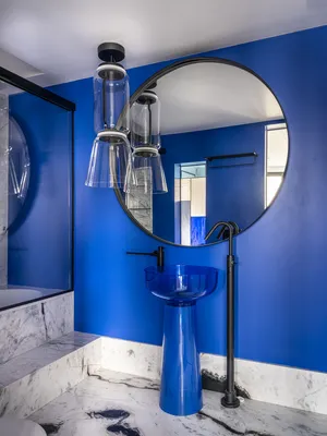 Изображение синего кафеля в ванной комнате в формате JPG