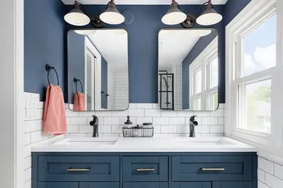 Синий кафель в ванной: фото для вдохновения