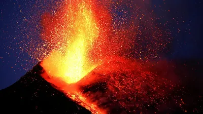 Огненные струи: Удивительные кадры вулкана Этна
