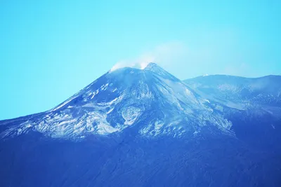 Арт-фотографии вулкана Этна в 2024 году