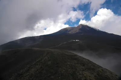 Вулкан Этна на картинке