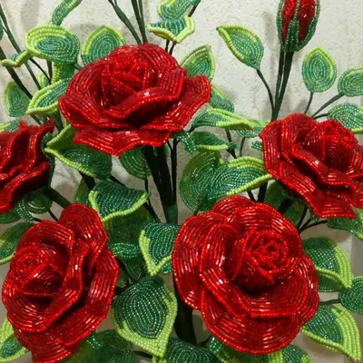 Фото образца собранной бисерной розы