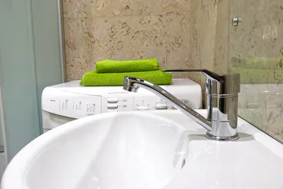 Фотографии скромного ремонта в ванной с различными цветовыми решениями