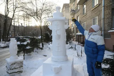 Снежные герои: захватывающие моменты снежных скульптур на фото