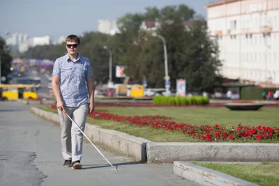 Уникальное изображение человека со слабым зрением