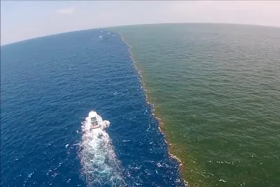 Фото Слияние двух морей - захватывающий пейзаж