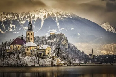 Зимние маниты Словении: Фотки горных вершин в WebP