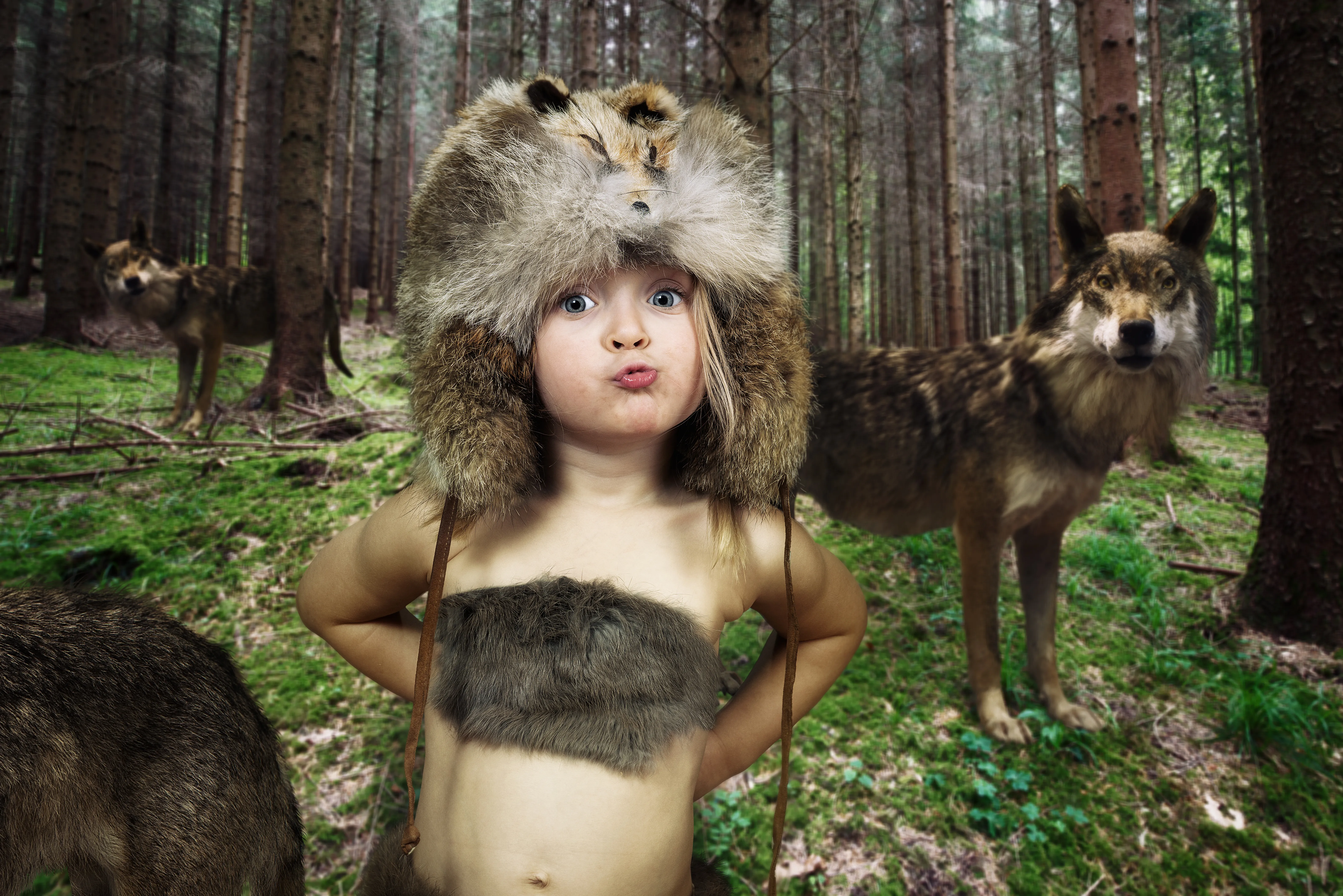 Дети живущие с животными. Дети с дикими животными. Маленькая Лесная девочка. Лесные жители.