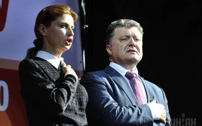 Порошенко в смешных позах на фотографиях