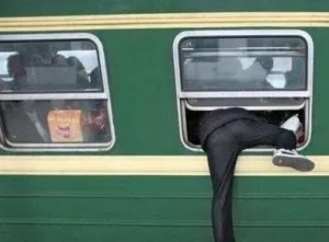 4K фотографии смешных моментов в поезде