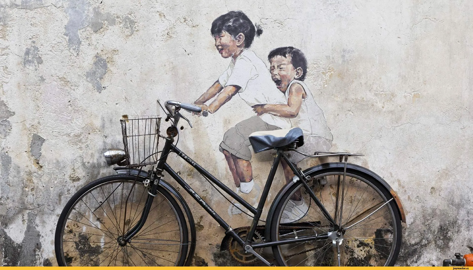 Мечтаешь о велосипеде. Малайзия Пенанг граффити. Велосипед стрит-арт. Велосипед арт. Велосипед на стене.