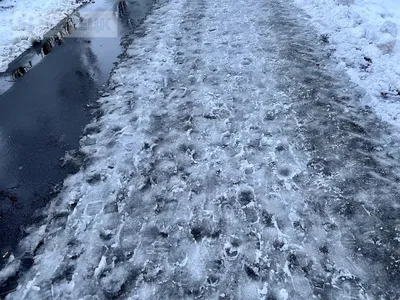 Зимний калейдоскоп: Уличные сцены в снежных тонах