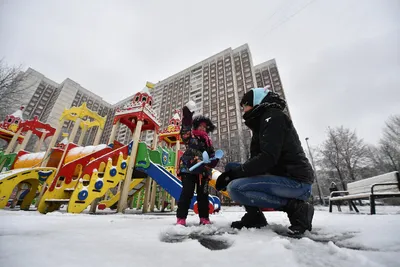 Зимняя идиллия: Фотографии уютных уголков города в снежный день