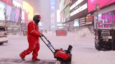 Зимний город-герой: Фотографии снежных улиц Нью-Йорка