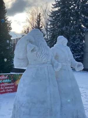 Снегурочка из снега на рабочий стол