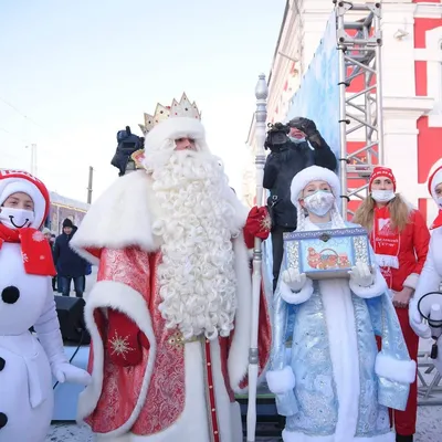 Снегурочка на пляже: зимняя сказка в жарком месте