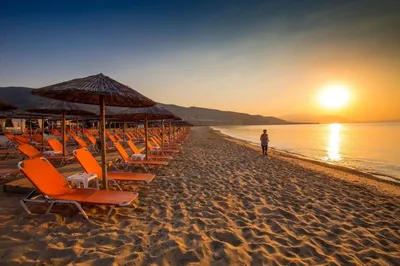 Погрузитесь в атмосферу Солоники пляжа через красивые фотографии