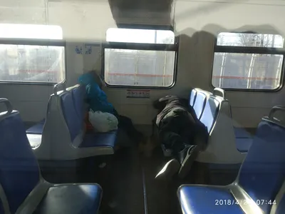Сон на ходу: захватывающие моменты в поезде