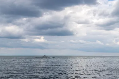 Отражение спокойствия: изумительная снимка живописного морского пейзажа