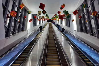 Фото станции метро Воробьевы горы как фон для дизайна