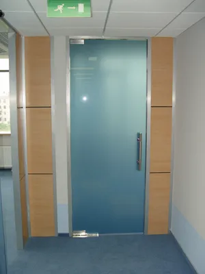 Стеклянные двери для ванной комнаты: современный подход к дизайну