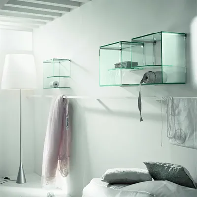 Стеклянные полки в ванной комнате - элегантное решение для хранения вещей