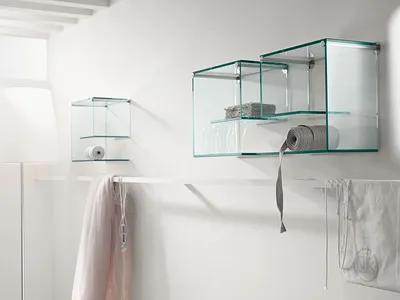 Интересные дизайнерские решения с использованием стеклянных полочек
