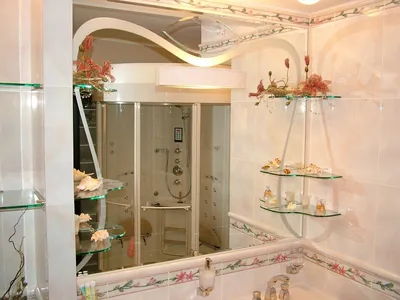Фотографии стильных ванных комнат с установленными стеклянными полочками