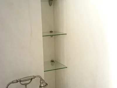 Фото стеклянных полочек в ванной - скачать бесплатно