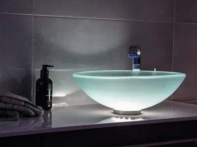Фотографии стеклянных раковин для ванной в формате WebP