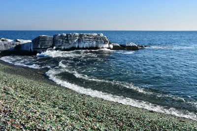 Фотоальбом Стеклянного пляжа во Владивостоке: встреча стекла и воды