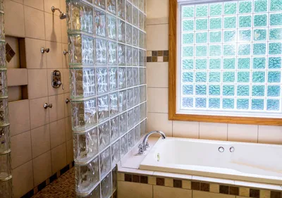 Стеклоблоки в интерьере ванной комнаты фотографии