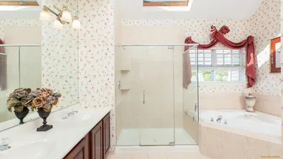 Картинка стеклообоев в ванной комнате